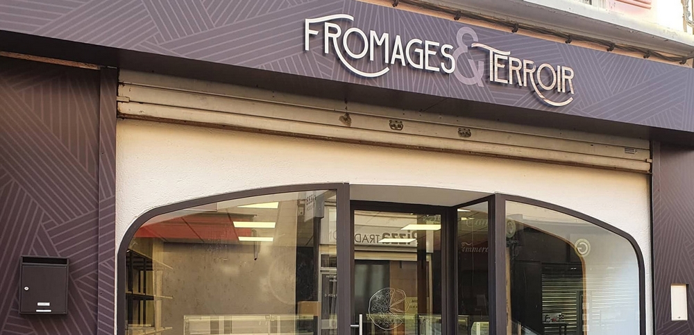 creation-enseigne-fromagerie-lettres-bois